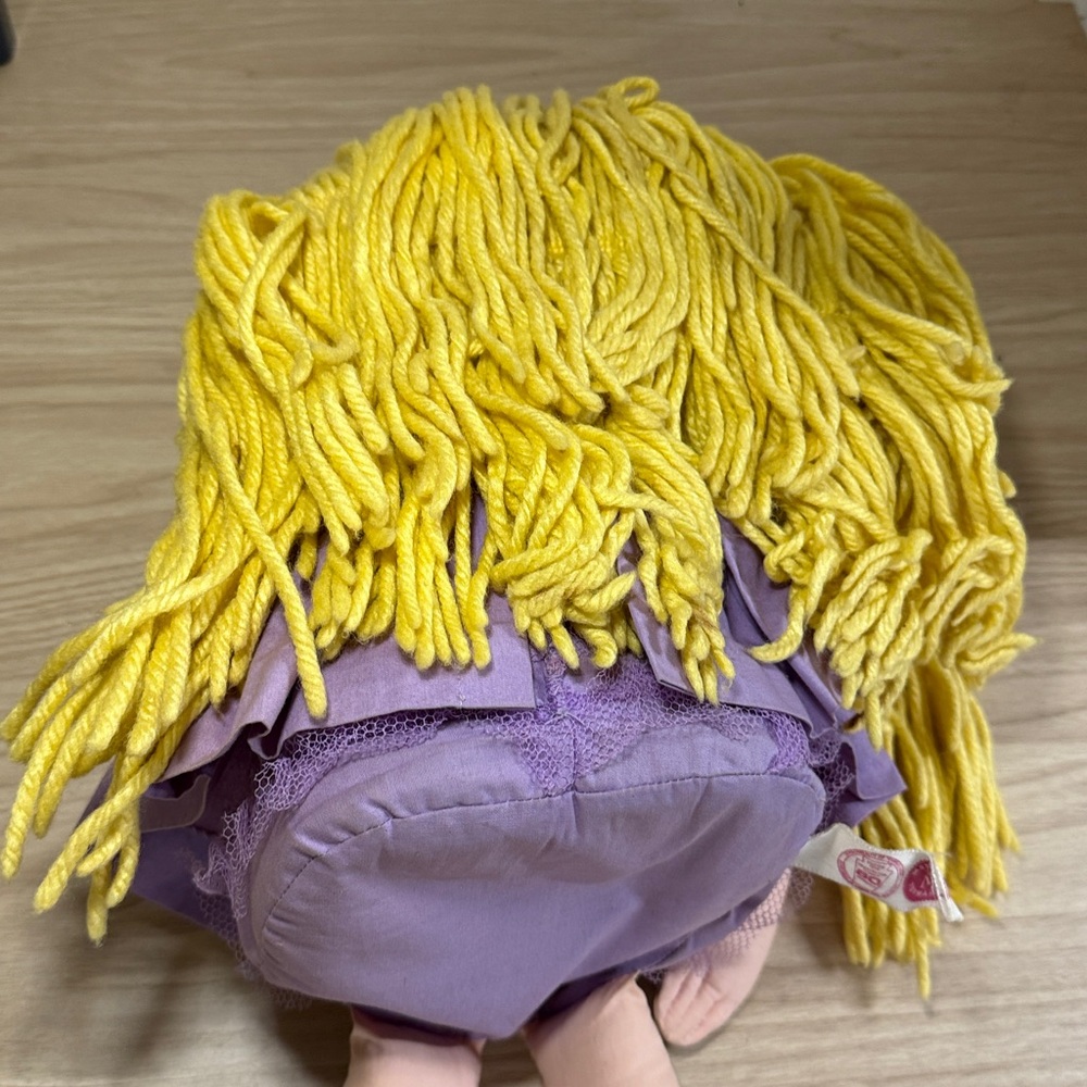 1963 Mattel “Shrinkin’ Violette” Talking Pull-string Doll with Yellow Yarn Hair - Picture 9 of 11